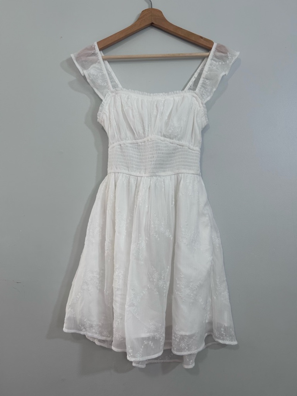 Hollister White Saidie Chiffon Flutter Sleeve Mini Dress M
